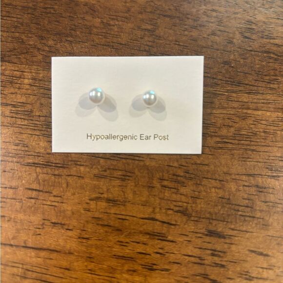 J Crew Elegant Pearl Stud Earrings - Picture 2 of 3